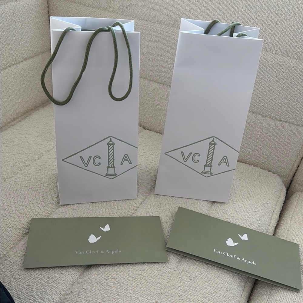 Van Cleef & Arpels White and Green Gift Set